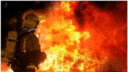  শহরে ফের ভয়াবহ অগ্নিকাণ্ড, আগুন  লাগল চাঁদনিচকের কাপড়ের শোরুমে, ভস্মীভূত একাধিক