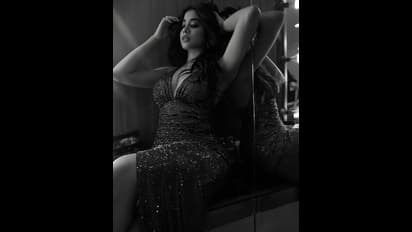 ஆர்மியை அறிமுகம் செய்த ஜான்வி கபூர்...திரைக்குப் பின்னால் சூப்பர் கிளிக் 