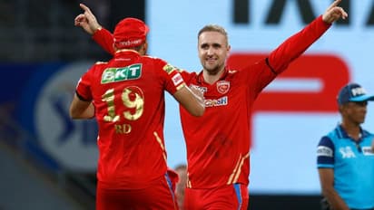 IPL 2022 : തിളങ്ങിയത് മാര്ഷ് മാത്രം, ഹിറ്റര്മാരെ ലിവിംഗ്സ്റ്റണ് നീക്കി; ഡല്ഹിയെ എറിഞ്ഞൊതുക്കി പഞ്ചാബ്