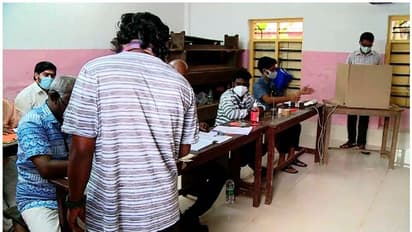 By Election : സംസ്ഥാനത്ത് 42 തദ്ദേശ വാ‍‍‍‍ർ‍ഡുകളിൽ വോട്ടെടുപ്പ് തുടങ്ങി; ജനവിധി തേടുന്നത് 182 സ്ഥാനാർത്ഥികൾ