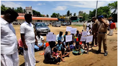 പൂമ്പുഹാറിൽ മത്സ്യത്തൊഴിലാളികളെ ഊരുവിലക്കിയെന്ന് പരാതി; ഒരു കൊല്ലത്തേക്ക് ഗ്രാമത്തിൽ പ്രവേശിക്കാൻ വിലക്ക്