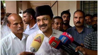 'ശശി തരൂർ ക്രൗഡ് പുള്ളർ ആയ രാഷ്ട്രീയ നേതാവ്, ഇപ്പോഴും കോൺഗ്രസുകാരൻ'; സാദിഖലി തങ്ങൾ