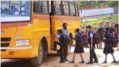 നവകേരള സദസ്സിന് സ്കൂൾ ബസ്; 'കുട്ടികളുടെ യാത്രക്ക് അസൗകര്യമില്ലാത്ത വിധത്തിൽ ബസ് നൽകാം', സര്ക്കുലര് പുതുക്കി