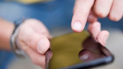 യുവതിയോട് ചാറ്റ് ചെയ്തതിന് 20-കാരനെ മര്ദ്ദിച്ചശേഷം നഗ്നനായി നടത്തി, വീഡിയോകള് പുറത്ത്