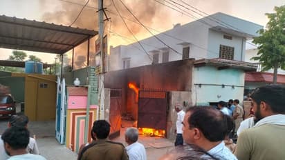 राजस्थान में एक चिंगारी ने सबकुछ जलाकर राख कर दिया, न मकान बचा, न दुकान बची और ना ही गाड़ियां