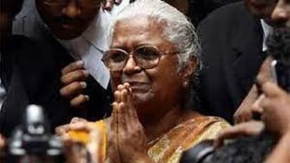 SC Perarivalan released Updates: விடுதலை கேட்டு ஆனந்த கண்ணீர் விட்ட அற்புதம்மாள்..பாசப்போராட்டம் வென்ற தருணம்