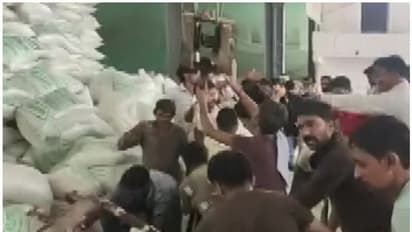 ഗുജറാത്തില് ഉപ്പ് ഫാക്ടറിയുടെ ചുമരിടിഞ്ഞ് 12 പേര് മരിച്ചു, നിരവധിപേര് കുടുങ്ങികിടക്കുന്നു