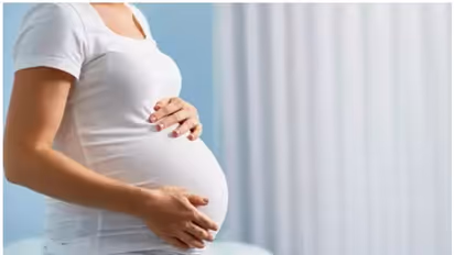 ഗർഭിണിക്ക് ചികിത്സ നിഷേധിച്ചു, മാസം തികയാതെ പ്രസവിച്ച് യുവതി, മരിച്ച കുഞ്ഞിന്റെ ശരീരം സൂക്ഷിച്ചത് ഫ്രിഡ്ജിൽ