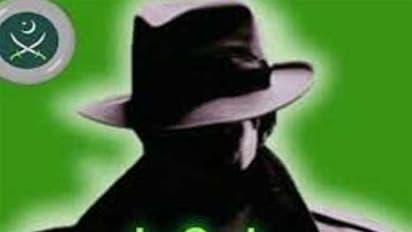 পাক মহিলা গোয়েন্দার হানিট্র্যাপে ভারতের প্রতিরক্ষা কর্মী, দেশের মিসাইল তথ্য পাকিস্তানের হাতে?