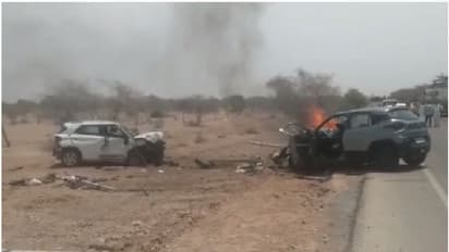 राजस्थान की बड़ी खबरः जैसलमेर के रामदेवरा में भीषण सड़क हादसा, धू-धूकर जलने लगी कार