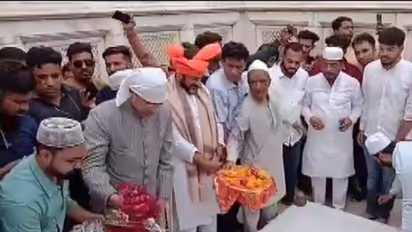 ಒವೈಸಿ ಭೇಟಿಗೆ ಗಲಾಟೆ: ಔರಂಗಜೇಬ್ ಸಮಾಧಿ 5 ದಿನಗಳ ಕಾಲ ಬಂದ್