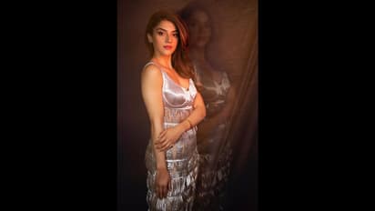 టైట్ ఫిట్ లో ‘ఎఫ్3’ బ్యూటీ  అందాలు అదరహో.. స్లీవ్ లెస్ డ్రెస్ లో గ్లామర్ షోతో మెస్మరైజ్ చేస్తున్న మెహరీన్