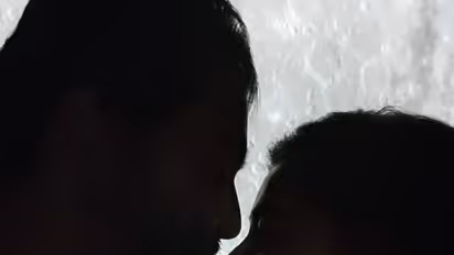 యంగ్ గర్ల్ గా మారిపోయిన హోమ్లీ బ్యూటీ స్నేహ.. టైట్ ఫిట్ ప్యాంట్, టీ షర్ట్ లో చితక్కొట్టేస్తోంది 