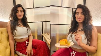 Ketika Sharam: చేతిలో చీజ్ కేక్ కళ్ళలో హాట్ స్పార్క్... సాలిడ్ అందాలు చూపిస్తూ టెంప్ట్ చేస్తున్న కేతిక శర్మ!