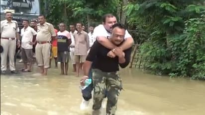 হাঁটুজল পেরোলে নষ্ট হবে দামী জুতো, উদ্ধারকারীর পিঠে চাপলেন বিজেপি বিধায়ক, দেখুন ভাইরাল ভিডিও