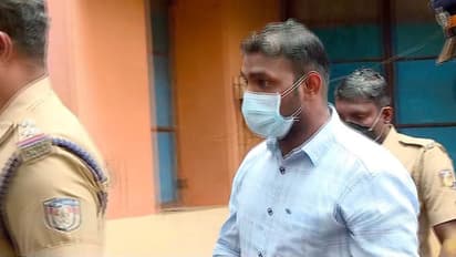 ആലപ്പുഴ പൊലീസ് ക്വാര്ട്ടേഴിസിലെ കൂട്ടമരണം: റെനീസിനെ ക്വാർട്ടേഴ്സിലെത്തിച്ച് തെളിവെടുപ്പ്