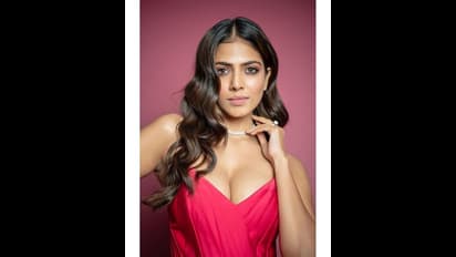 மார்பகத்தை சுட்டிக்காட்டி கொச்சையாக கேள்வி கேட்ட நபருக்கு... செருப்படி பதில் கொடுத்த மாளவிகா மோகனன்