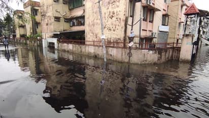 Kochi heavy rain:   'മഴയൊന്ന് ചാറിയാല്‍ മുങ്ങുന്ന കൊച്ചി'; പ്രശ്നപരിഹാരം മാത്രമില്ലെന്ന പരാതിയില്‍ ജനം