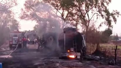 महाराष्ट्र में दिल दहला देने वाला एक्सीडेंट: ट्रक-टैंकर में टक्कर के बाद लगी आग, ड्राइवर-खलासी-मजदूर जिंदा जले