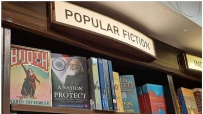 కల్పిత నవలల ఫొటో షేర్ చేసిన శశి థరూర్.. మోడీ పుస్తకం కూడా..!