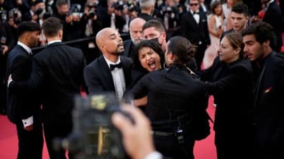 cannes 2022 : கேன்ஸ் பட விழாவில் நிர்வாணமாக ஓடிவந்து போராட்டம் நடத்திய பெண்ணால் பரபரப்பு