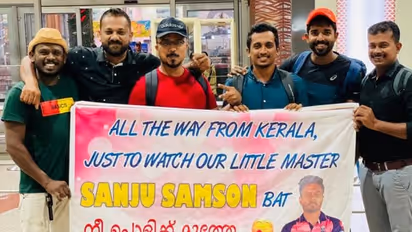 ഒന്നു കാണാന്‍ വേണ്ടി മാത്രം മലപ്പുറത്ത് നിന്ന് ആരാധകരെത്തി; ചിത്രം പങ്കുവച്ച് സന്തോഷമറിയിച്ച്  സഞ്ജു സാംസണ്‍