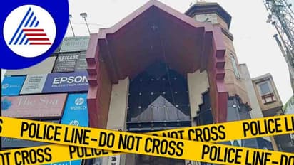 Breaking News: ಬ್ರಿಗೇಡ್ ರಸ್ತೆ ಶಾಪಿಂಗ್ ಕಾಂಪ್ಲೆಕ್ಸ್ ಮೇಲಿಂದ ಬಿದ್ದು ಯುವತಿ ಸಾವು, ಯುವಕನ ಸ್ಥಿತಿ ಗಂಭೀರ