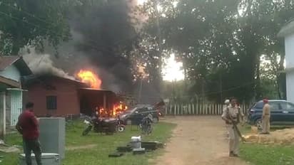 Police Station Set On Fire: కస్టోడియల్ డెత్.. పోలీసు స్టేషన్ కు నిప్పుపెట్టిన స్థానికులు !