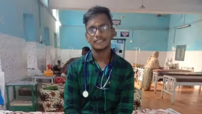 പി.ജി ഡോക്ടറെന്ന വ്യാജേന മെഡിക്കൽ കോളേജ് ആശുപത്രിയിൽ കയറി രോഗിയെ ചികിത്സിച്ചു, പണം തട്ടി; യുവാവ് പിടിയില്