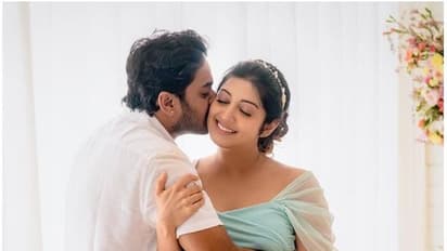 ಪತಿಯ ಜೊತೆ ರೊಮ್ಯಾಂಟಿಕ್‌ಗಾಗಿ ಕಾಣಿಸಿಕೊಂಡ ಪ್ರಣಿತಾ; ಬೇಬಿ ಬಂಪ್ ಫೋಟೋ ವೈರಲ್   