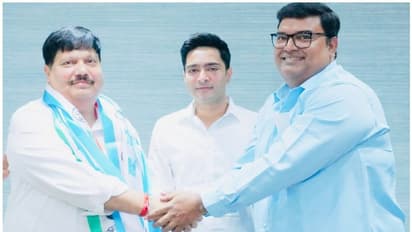 ബംഗാളിൽ വീണ്ടും 'ഘർവാപ്സി'; ബിജെപി എംപി അർജുൻ സിംഗ് തൃണമൂലിൽ മടങ്ങിയെത്തി