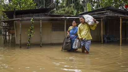 flood in assam: பெருவெள்ளம்! ஆபத்தில் அசாம்: 54 பேர் உயிரிழப்பு: 18 லட்சம் பேர் பாதிப்பு: பிரதமர் மோடி உதவி