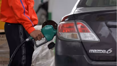 Petrol-Diesel Price Today: ಕರ್ನಾಟಕದಲ್ಲಿ ಪೆಟ್ರೋಲ್, ಡೀಸೆಲ್ ದರ ಹೇಗಿದೆ ? ಇಲ್ಲಿದೆ ಪಟ್ಟಿ