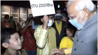 'വ്യാവ്, എവിടുന്നാ പഠിച്ചേ'; ഹിന്ദിയിൽ മോദിയെ ആശ്ചര്യപ്പെടുത്തി ജാപ്പനീസ് ബാലൻ, 'സ്വാഗതം' മലയാളത്തിലും: വീഡിയോ