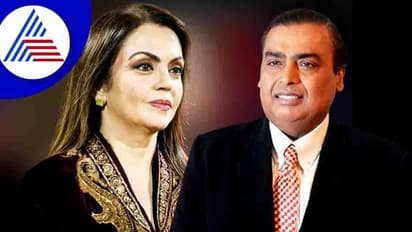 உலக பணக்காரர் அம்பானிக்கு மனைவி என்றால் சும்மாவா..! நீதா அம்பானி அணியும் புடவைகளின் விலை தெரியுமா? 