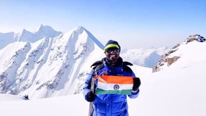ഇനി ലക്ഷ്യം എവറസ്റ്റ് ; 5760 മീറ്റര് ഉയരമുള്ള ദ്രൗപദി കാ ദണ്ഡ-2 കൊടുമുടി കീഴടങ്ങി ഇടുക്കി ഐഎഎസ് ഓഫീസര്