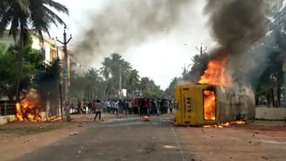 ആന്ധ്രാപ്രദേശിൽ മന്ത്രിയുടെയും എംഎൽഎയുടെയും വീടിന് തീയിട്ട് പ്രതിഷേധം, ആക്രമണം ജില്ലയുടെ പേര് മാറ്റിയതിനെതിരെ