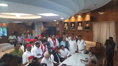 कपिल सिब्बल को साथ लाकर अखिलेश यादव ने एक साथ साधे कई निशाने, आजम से भी कम होंगी दूरियां