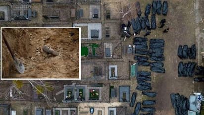 Horrible image: खंडहर हो चुकीं इमारतों का मलबा हटाते समय मजदूरों को दिखीं 200 से अधिक लाशें