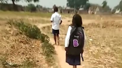 సీమా నువు గ్రేట్.. ఒంటి కాలుతో గెంతుతూ స్కూల్ కు వెళ్తున్న పదేళ్ల బాలిక.. ఢిల్లీ సీఎం ప్రశంసలు