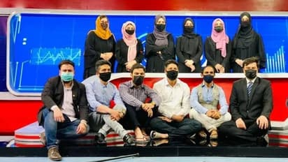 ಮಹಿಳಾ ಸಹೋದ್ಯೋಗಿಗಳನ್ನು ಬೆಂಬಲಿಸಿ ತಾವೂ ಮಾಸ್ಕ್ ಧರಿಸಿದ ಅಫ್ಘಾನ್‌ ಪುರುಷ ಆಂಕರ್‌ಗಳು