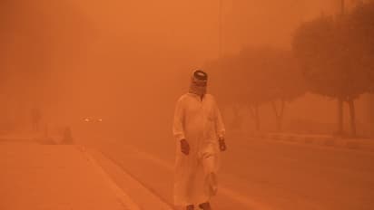 Sandstorm: കാലാവസ്ഥാ വ്യതിയാനം; പൊടിക്കാറ്റില് മൂടി പശ്ചിമേഷ്യ