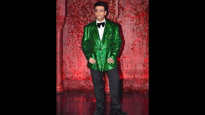 ৫০ -এও এভারগ্রিন করণ, বুক খোলা জ্যাকেটে অন্তর্বাস দেখিয়ে পার্টির মধ্যমণি মালাইকা, রইল চাঁদের হাটের একঝলক