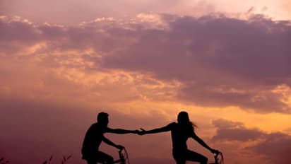 আজ থেকে দুই দিন বুধ আর চাঁদের বিরোধিতা, তিন রাশির প্রেম জীবনে প্রভাব পড়বে মারাত্মক 