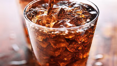 कोल्ड ड्रिंक्स का अधिक सेवन बन सकता है कैंसर का कारण! शोध में हुआ हैरान करने वाला खुलासा