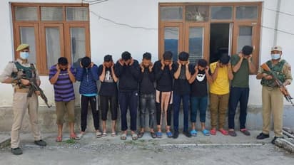 आतंकवादी यासीन मलिक के समर्थक में कश्मीर में पत्थर फेंकने वालों की शामत, आधी रात Raid डालकर दबोचा गया