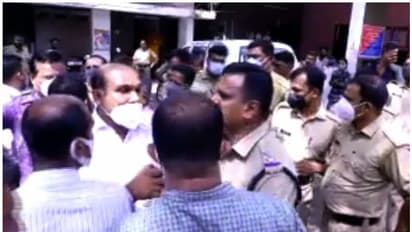 ആറ്റിങ്ങൽ പൊലീസ് സ്റ്റേഷനിൽ പൊലീസ്-അഭിഭാഷക തർക്കം, പാറാവുകാരനെ തള്ളിയിട്ടെന്ന് പൊലീസ്