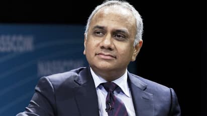 কম্পানিতে বহাল থেকেও অন্য সংস্থায় কাজ? ইনফোসিসের বহু কর্মীকে ‘মুনলাইটিং’-এর অভিযোগে ছাঁটাই