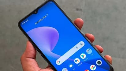 మీ ఫోన్ బ్యాటరీ త్వరగా అయిపోతుందా.. మళ్ళీ మళ్ళీ చార్జ్ చేస్తున్నారా.. అయితే ఈ టిప్స్ పాటించండి..