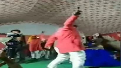सुलतानपुर में सपा नेता का 'तमंचे पर डिस्को', हर्ष फायरिंग का वीडियो सोशल मीडिया पर जमकर हो रहा है वायरल